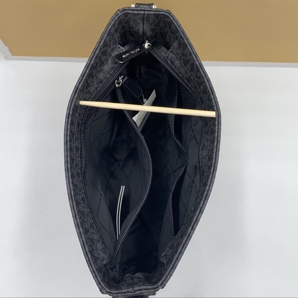 MICHAEL KORS LARGE MESSENGER BLACK SIGNATURE - Picture 6 of 16